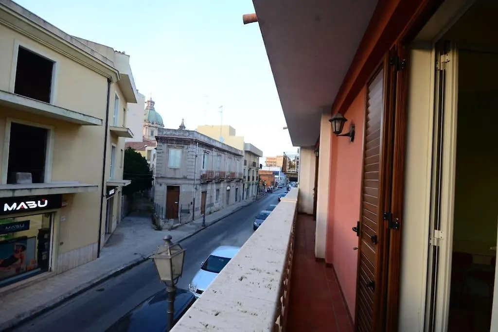 Casa Vacanza Donna Laura Barcellona-Pozzo di Gotto Apartment